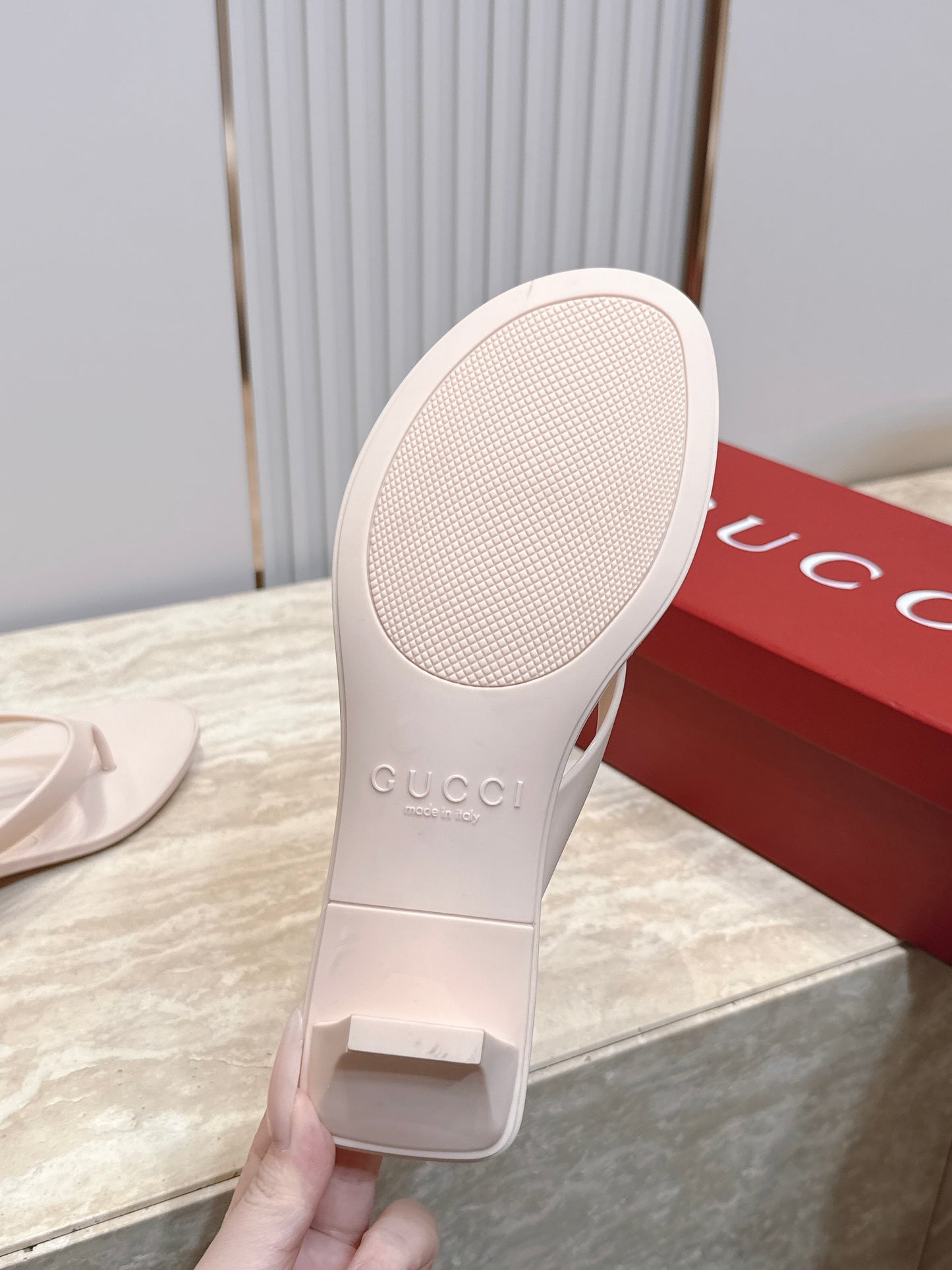 Gucci Vittoria Thong