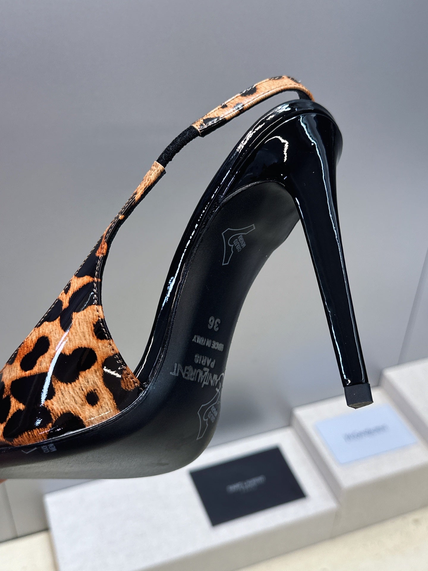 Saint Laurent Guermantes Slingback Pumps