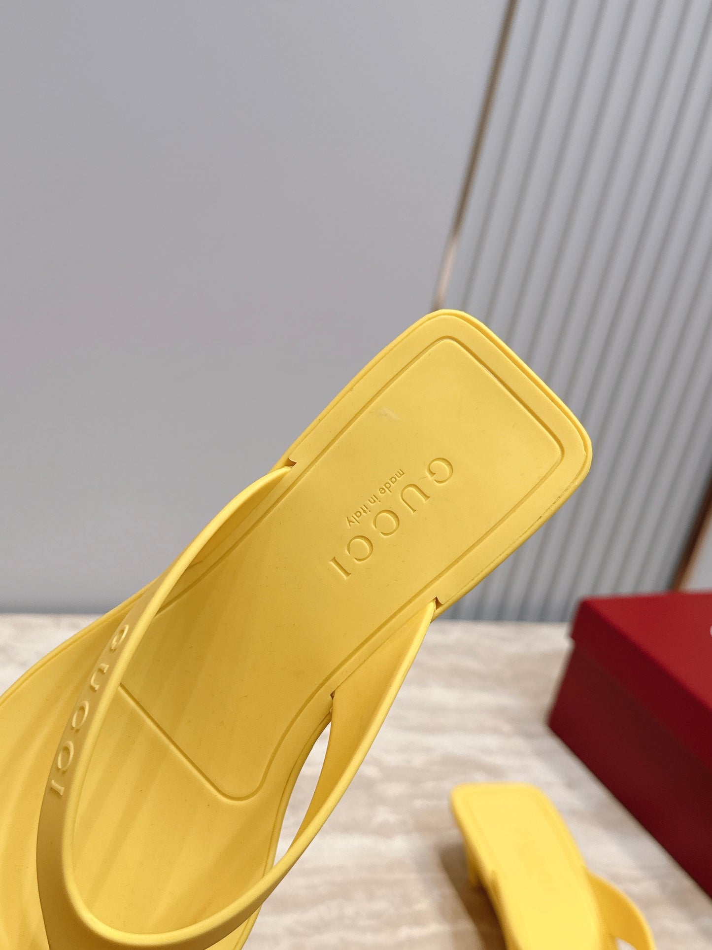 Gucci Vittoria Thong