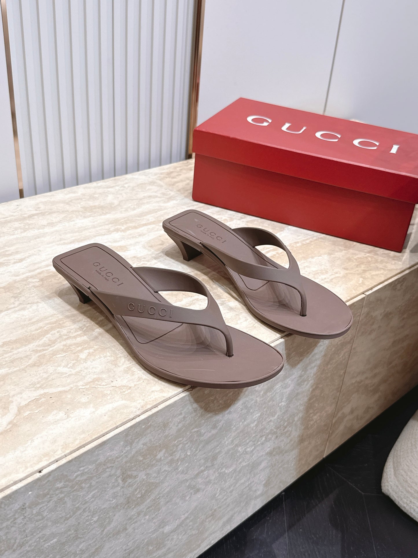 Gucci Vittoria Thong