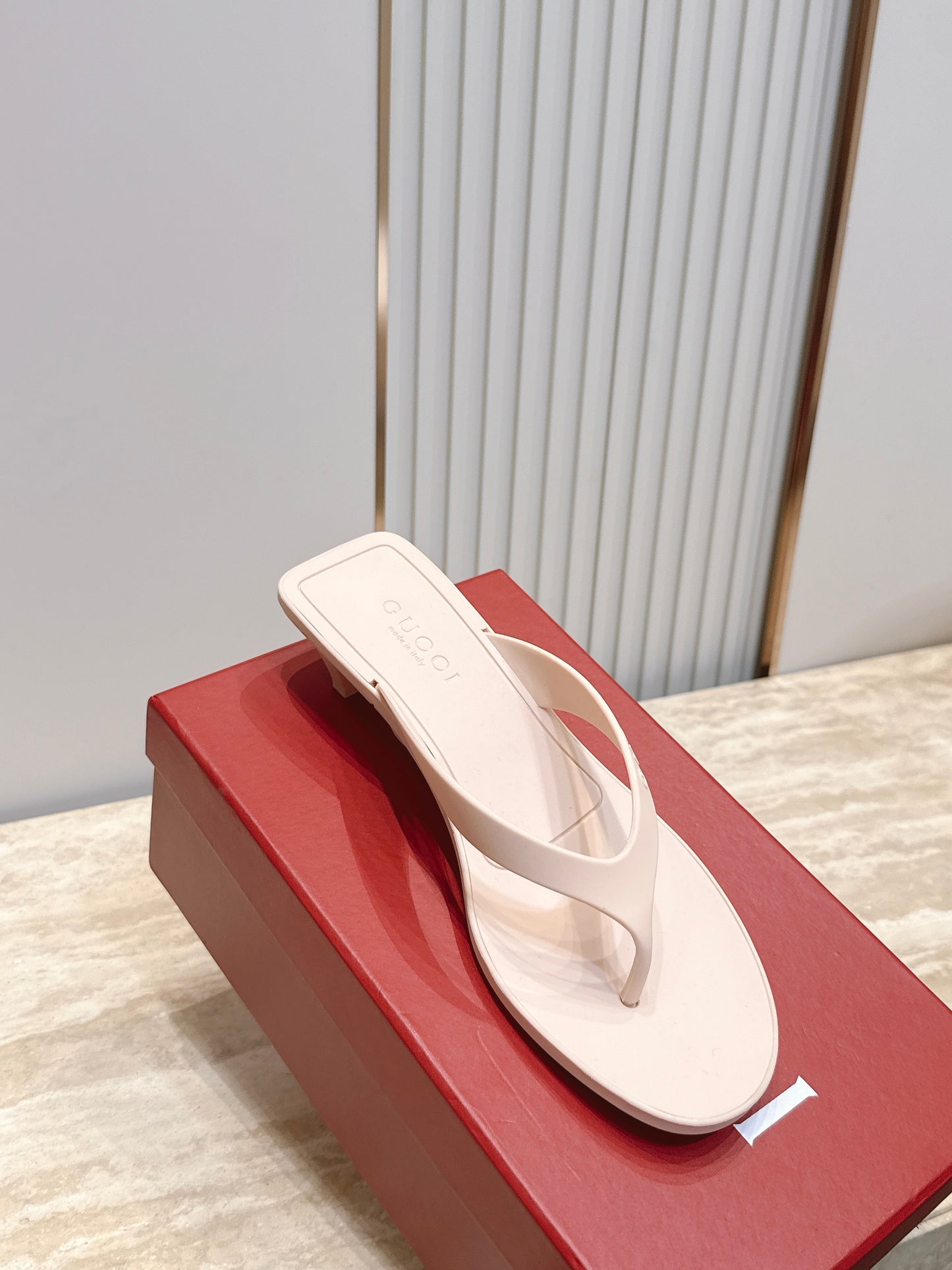 Gucci Vittoria Thong