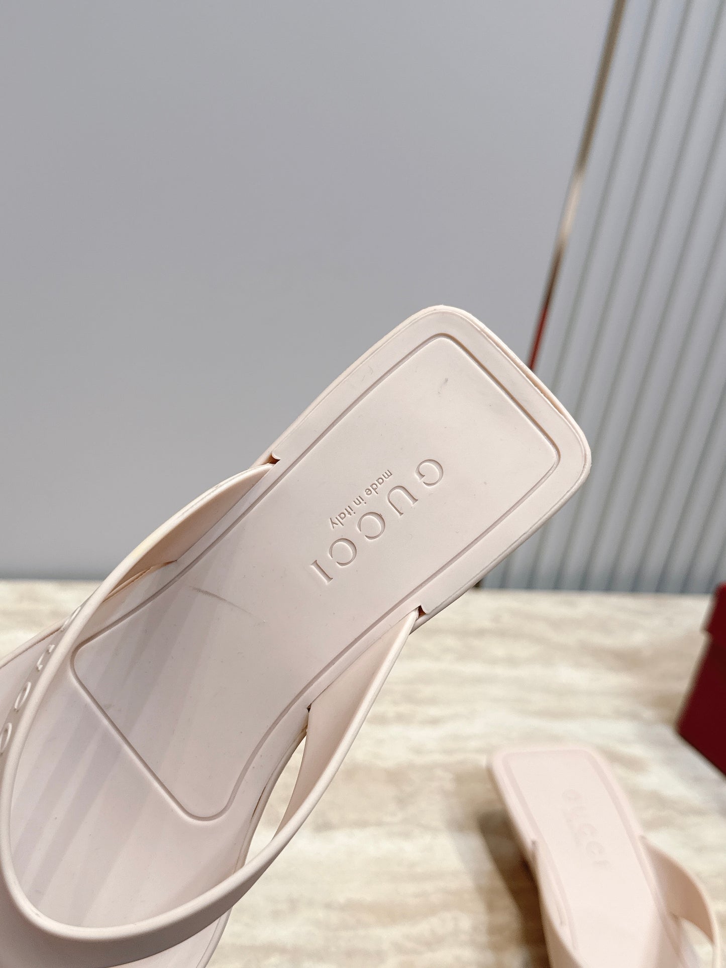 Gucci Vittoria Thong