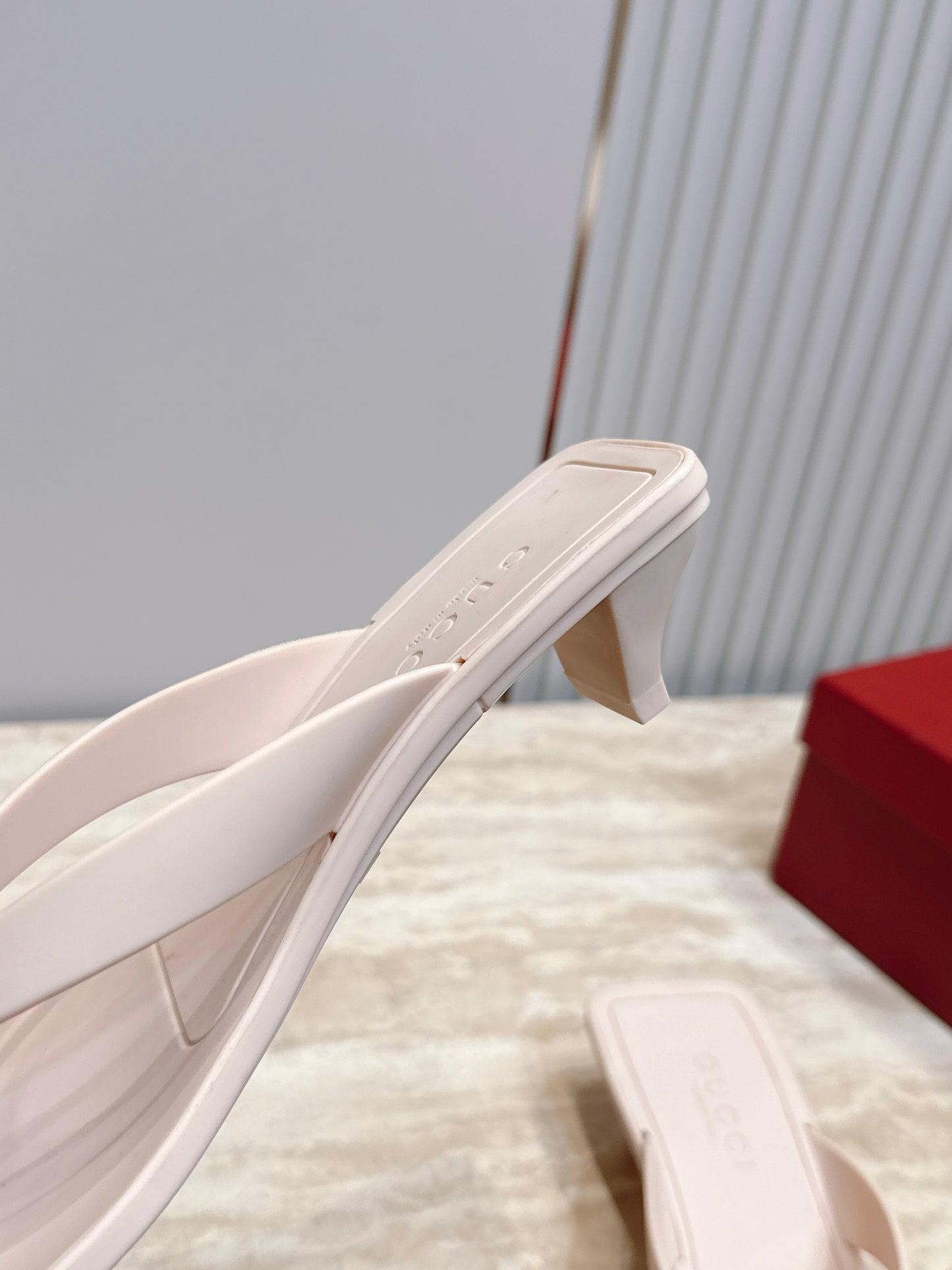 Gucci Vittoria Thong