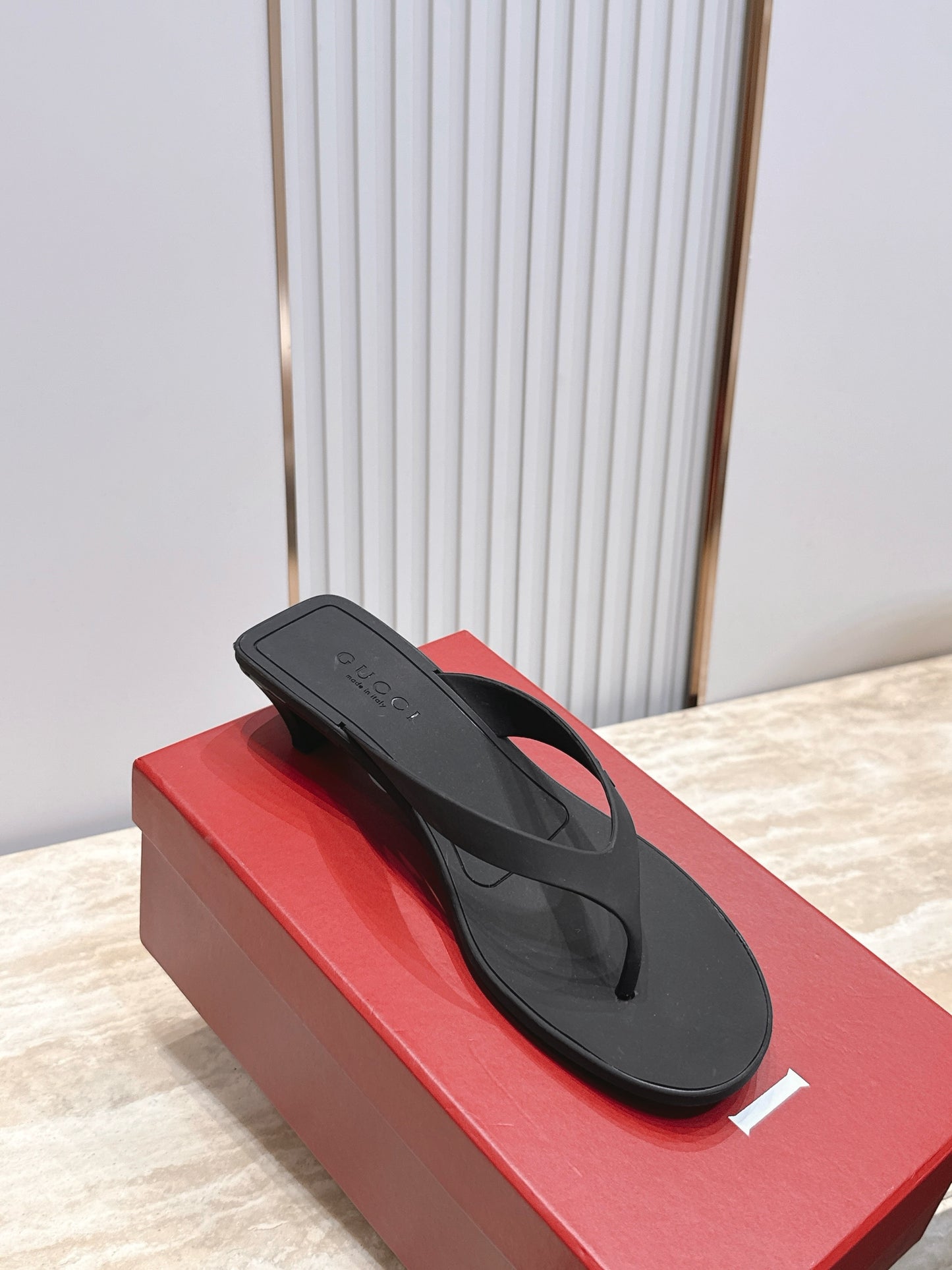 Gucci Vittoria Thong
