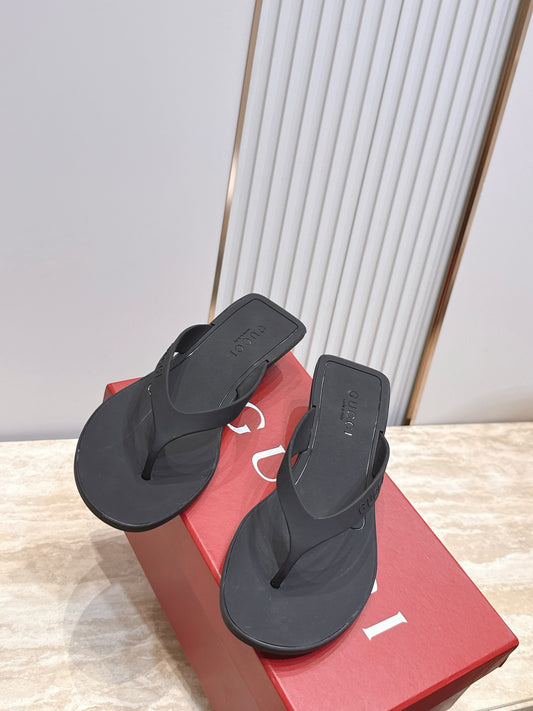 Gucci Vittoria Thong