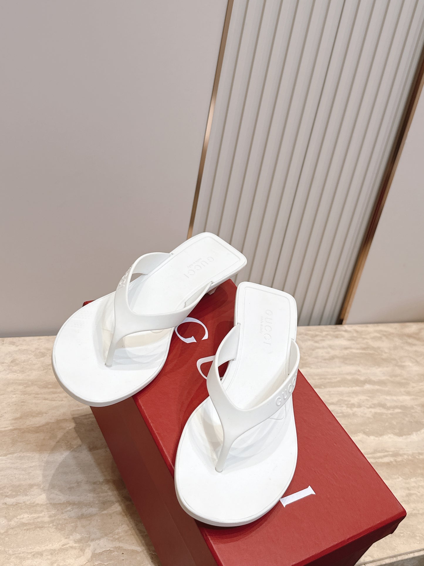 Gucci Vittoria Thong