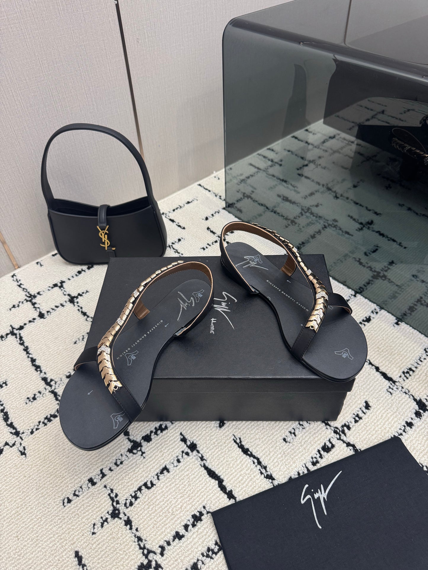 Giuseppe Zanotti Dafne Flat