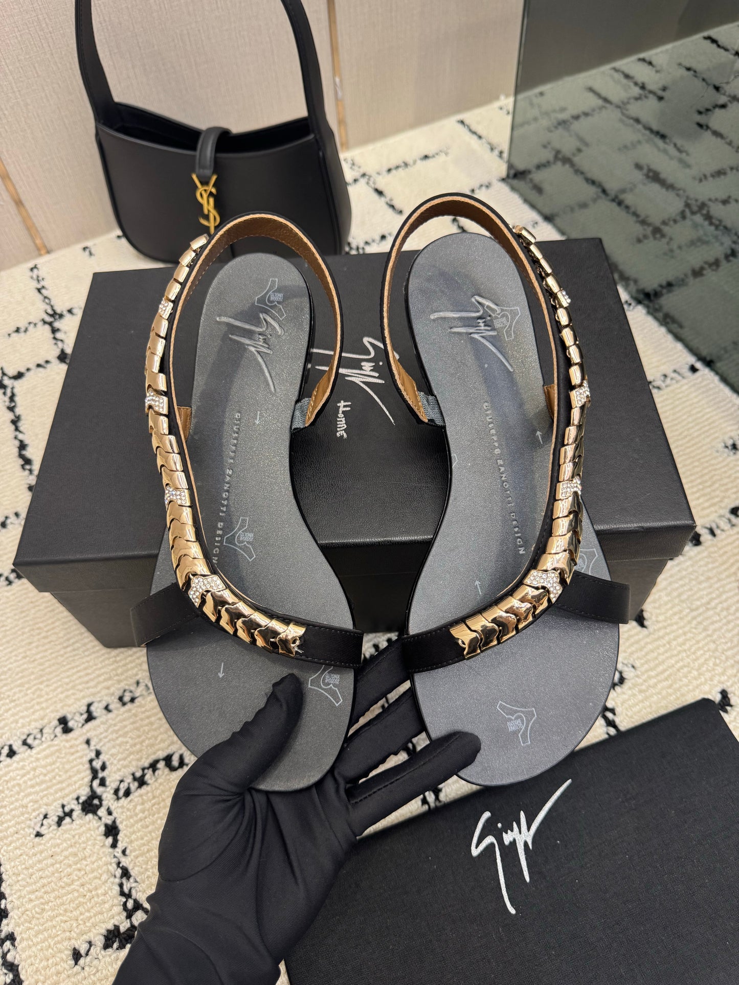 Giuseppe Zanotti Dafne Flat