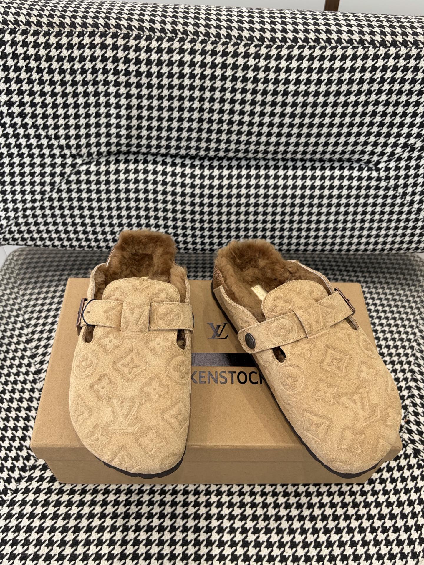 Louis Vuitton Clog