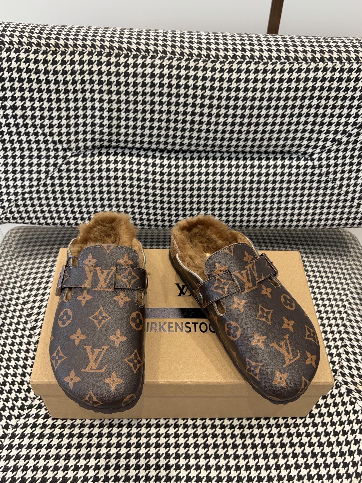 Louis Vuitton Clog