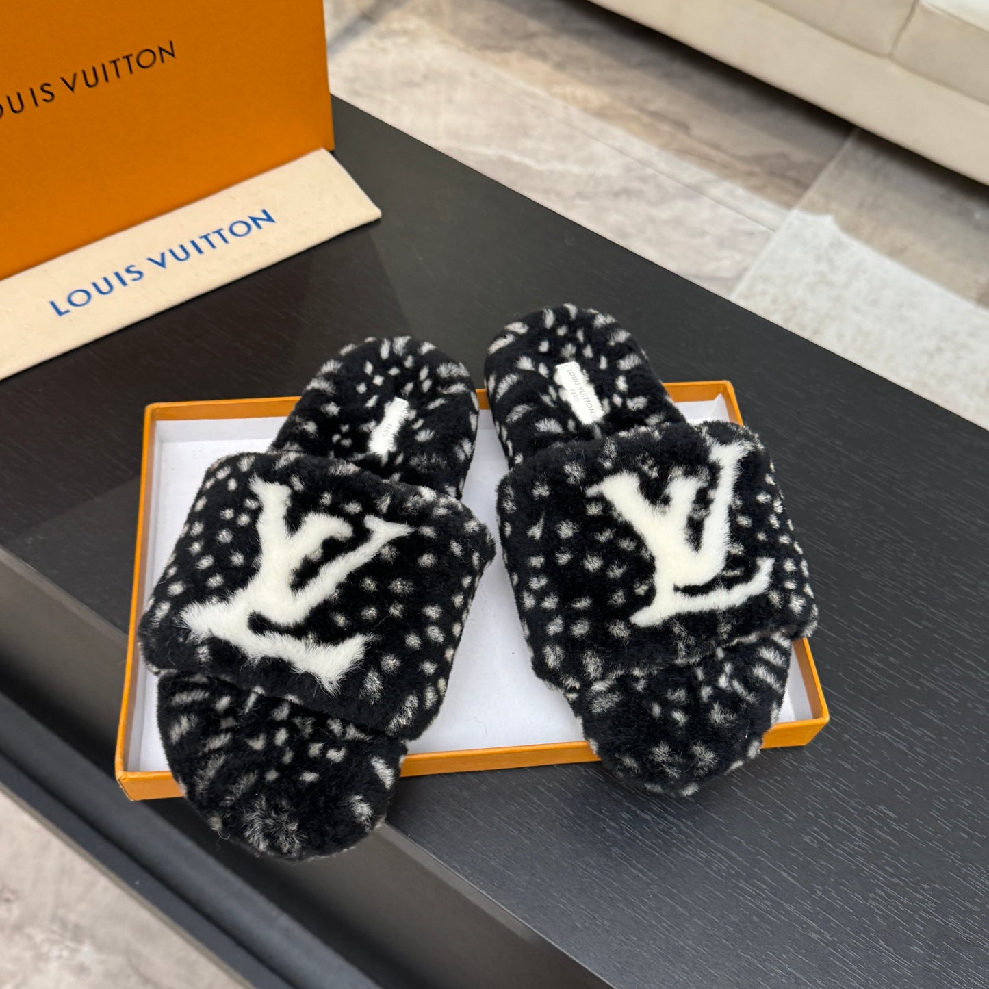 Louis Vuitton Slippers