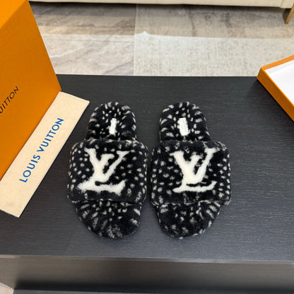 Louis Vuitton Slippers