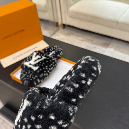 Louis Vuitton Slippers