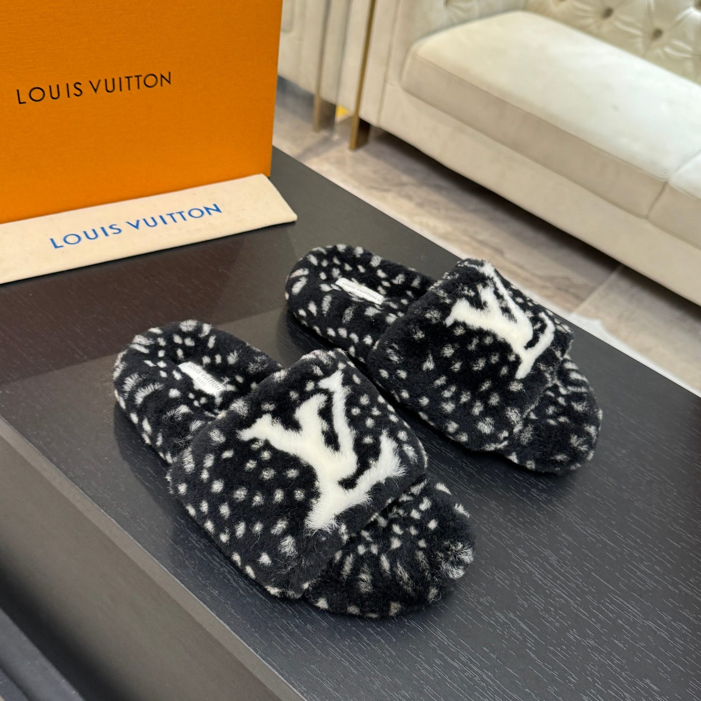 Louis Vuitton Slippers