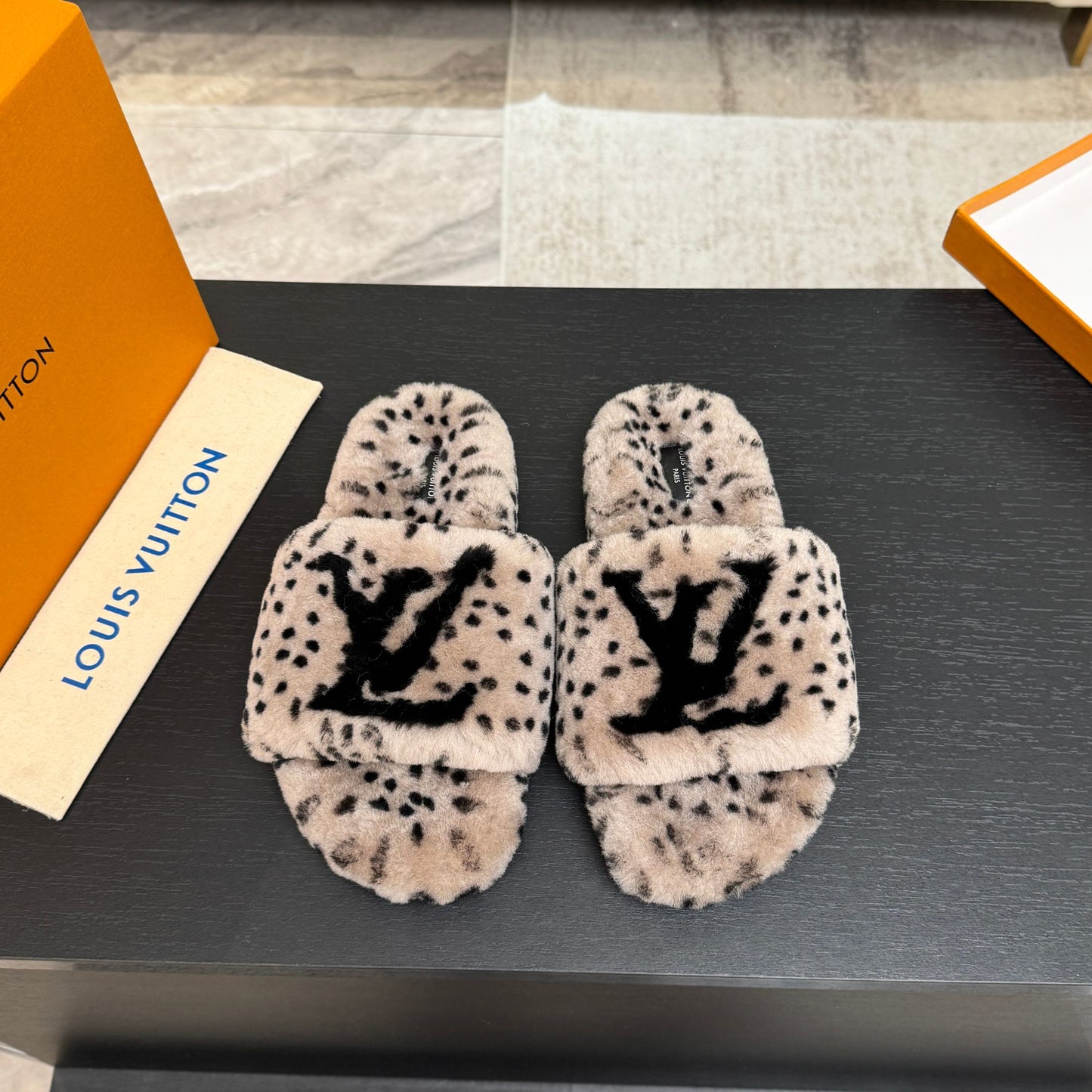 Louis Vuitton Slippers