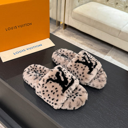 Louis Vuitton Slippers
