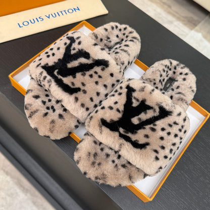 Louis Vuitton Slippers