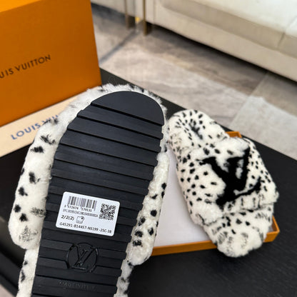 Louis Vuitton Slippers