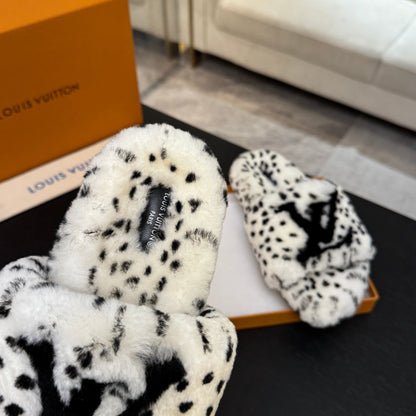 Louis Vuitton Slippers