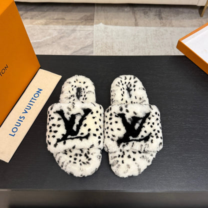 Louis Vuitton Slippers
