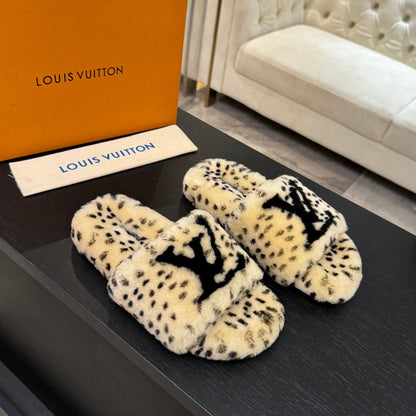Louis Vuitton Slippers