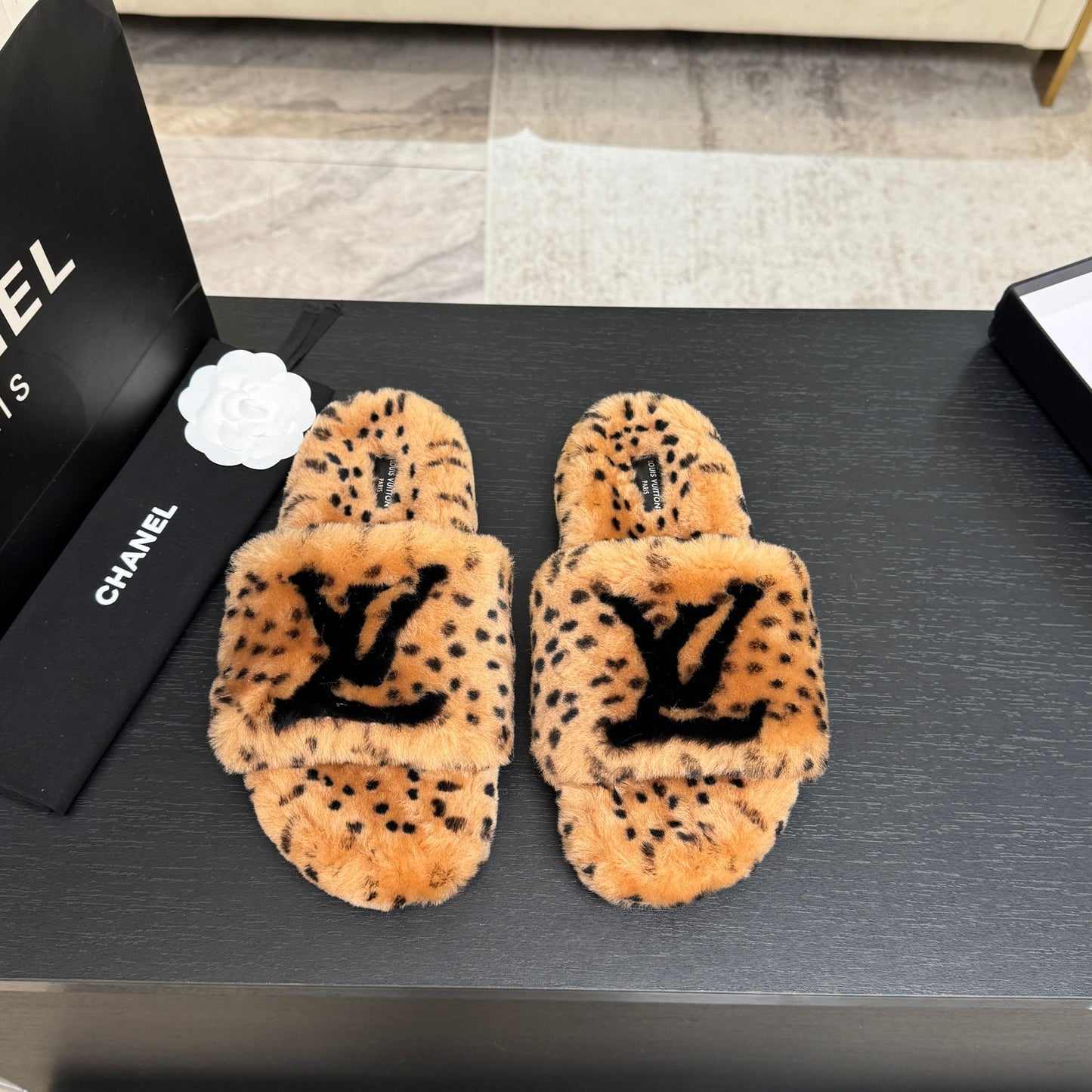 Louis Vuitton Slippers
