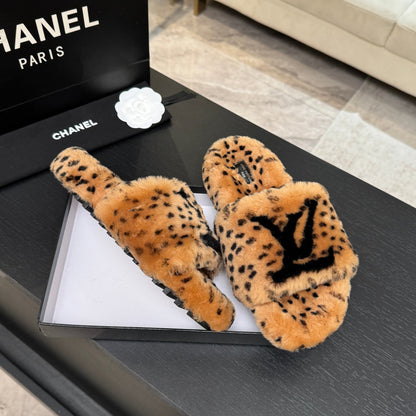 Louis Vuitton Slippers