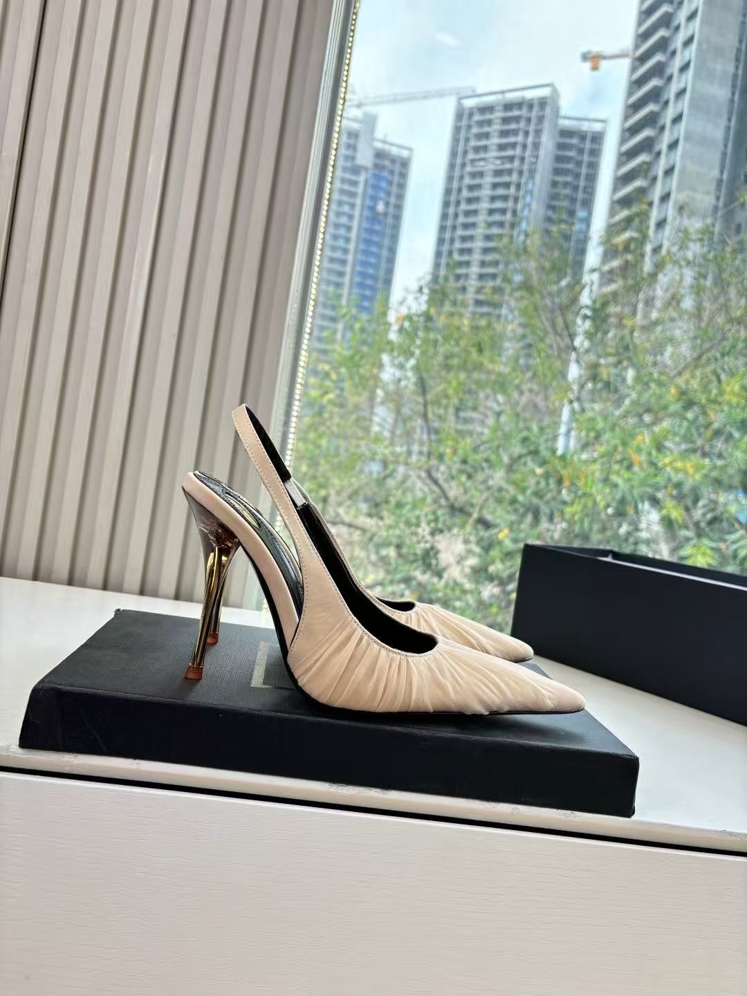 Saint Laurent Slingback Pumps