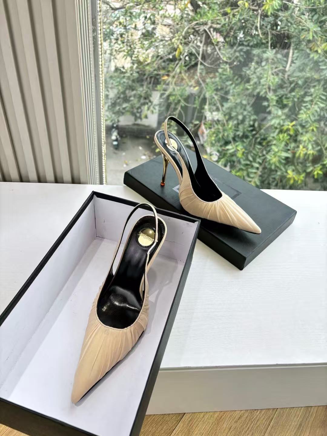 Saint Laurent Slingback Pumps