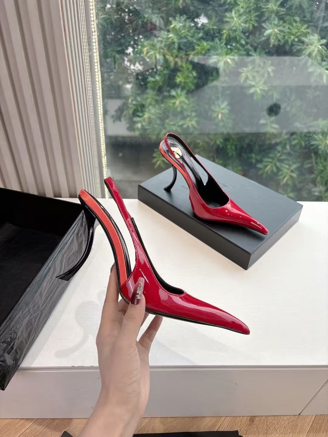 Saint Laurent Apolline Slingback Pumps