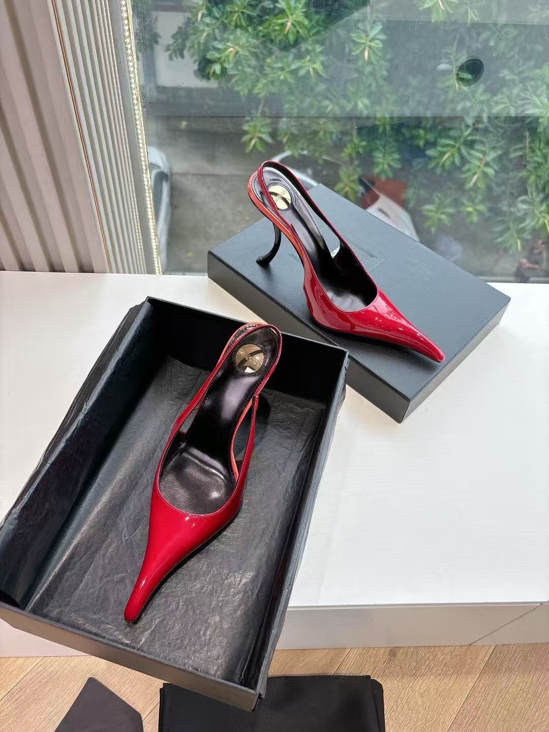 Saint Laurent Apolline Slingback Pumps