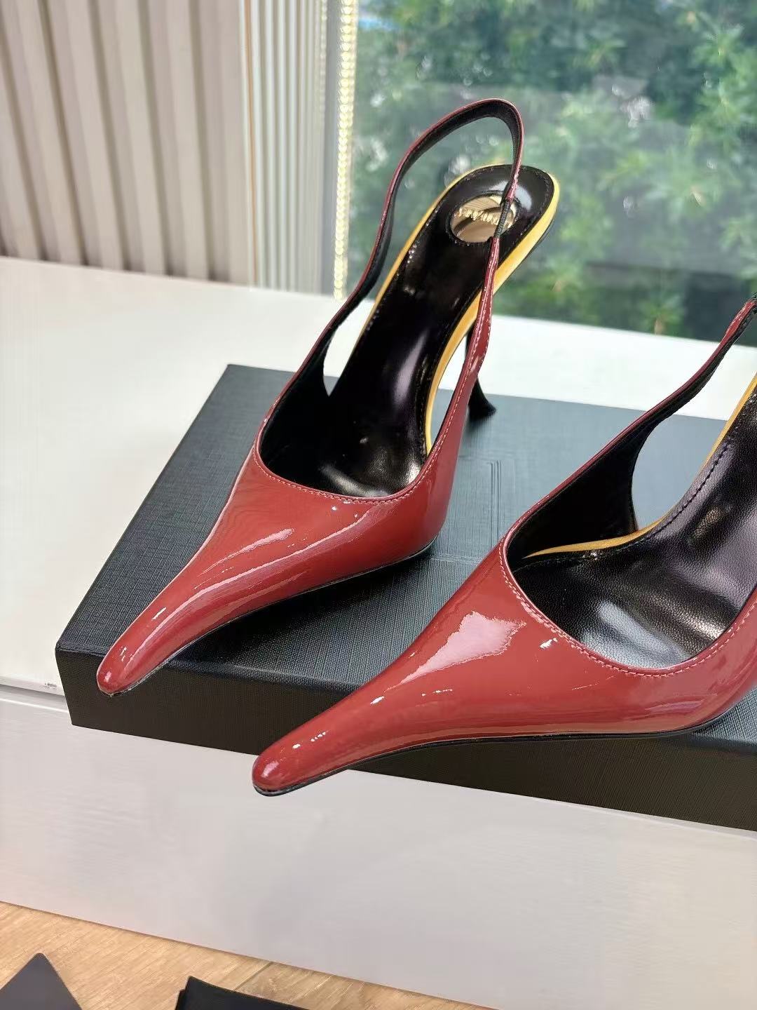 Saint Laurent Apolline Slingback Pumps