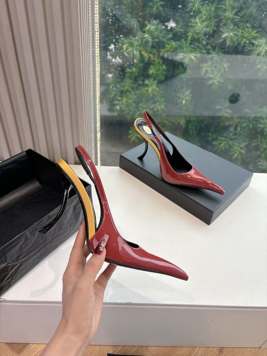 Saint Laurent Apolline Slingback Pumps