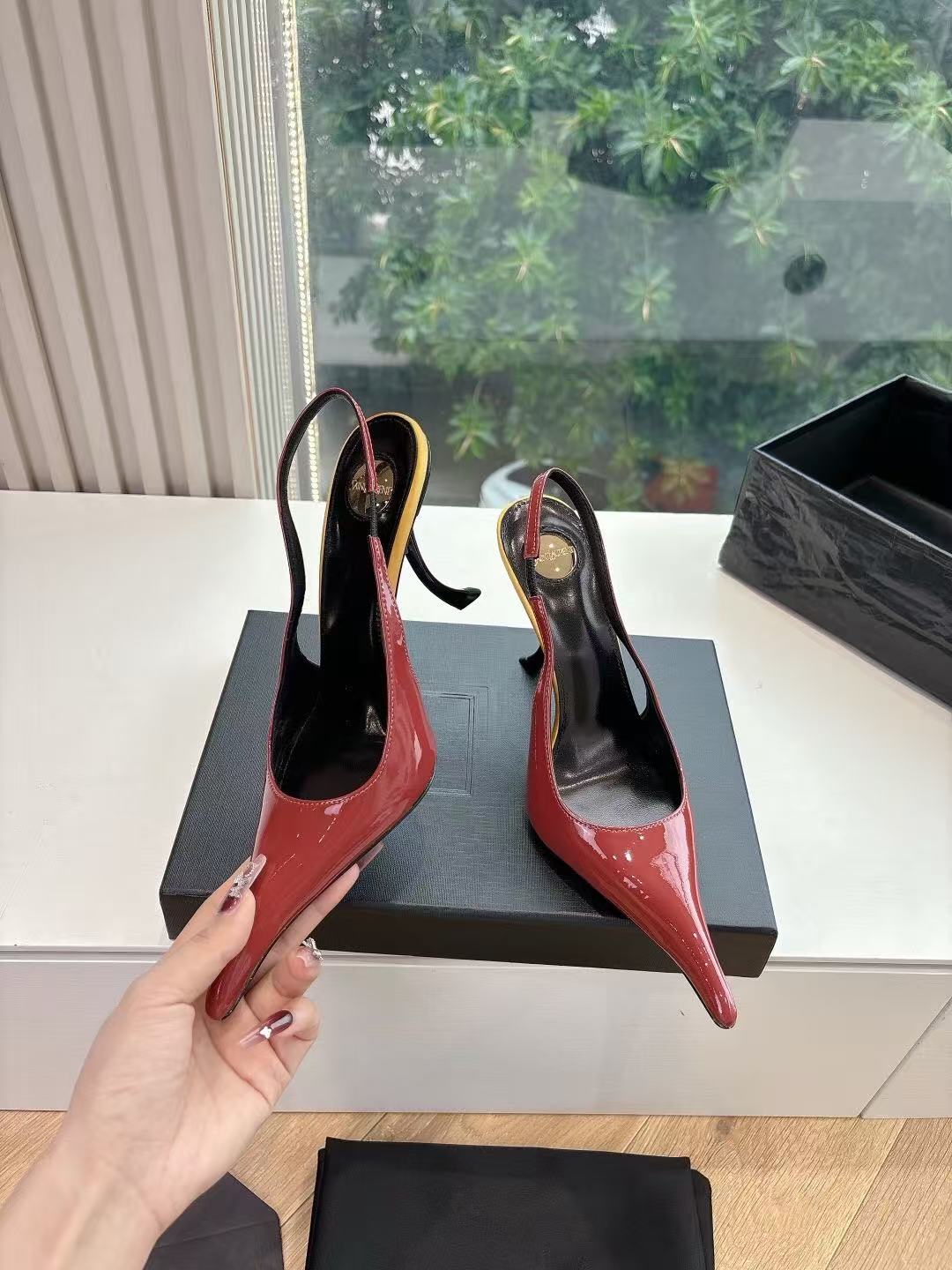 Saint Laurent Apolline Slingback Pumps