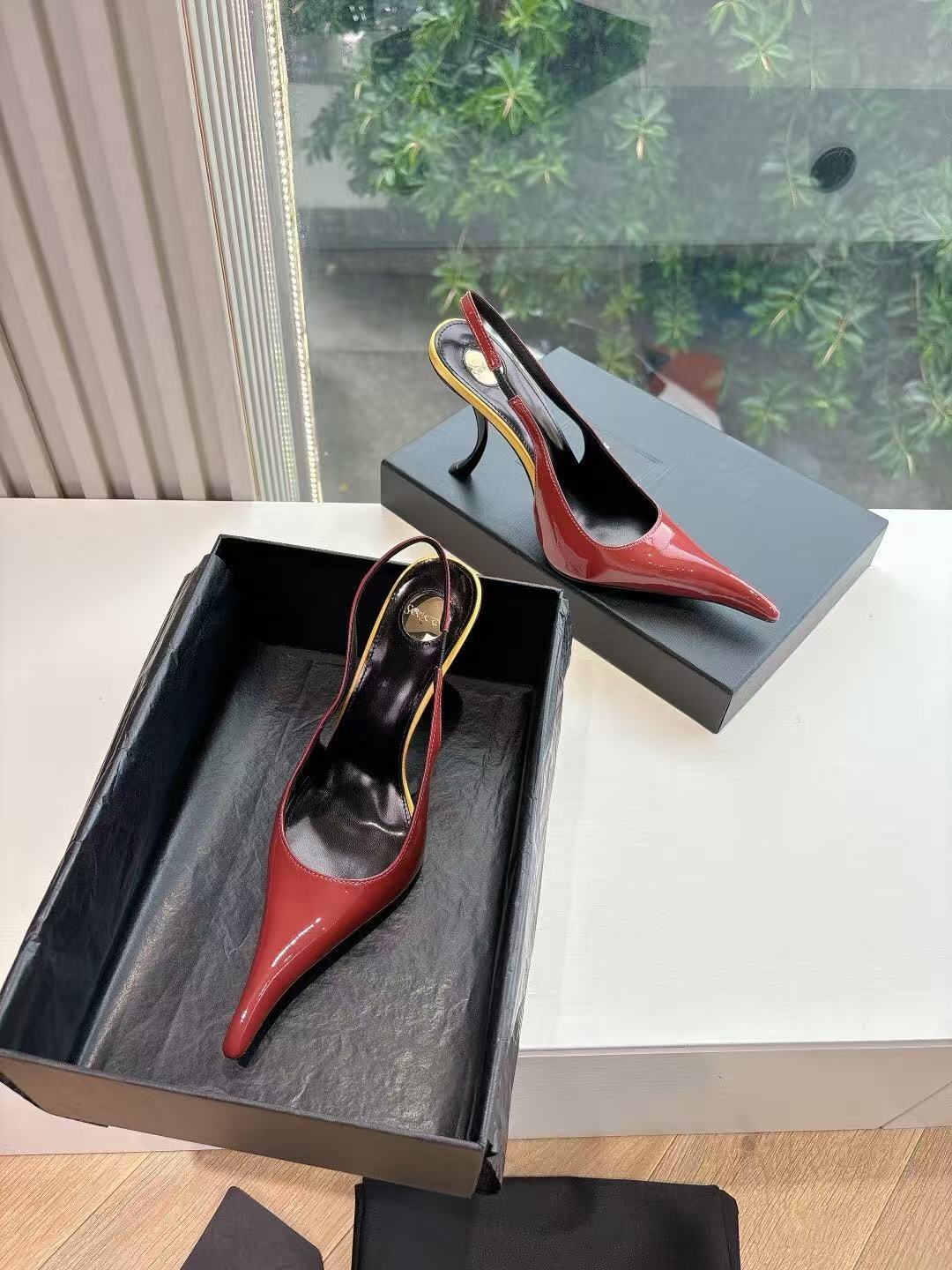 Saint Laurent Apolline Slingback Pumps