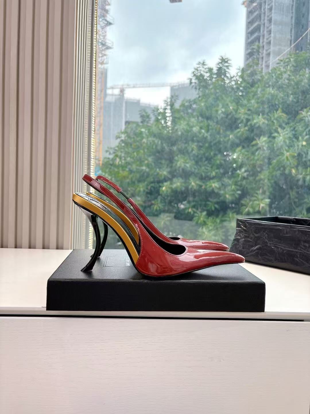 Saint Laurent Apolline Slingback Pumps