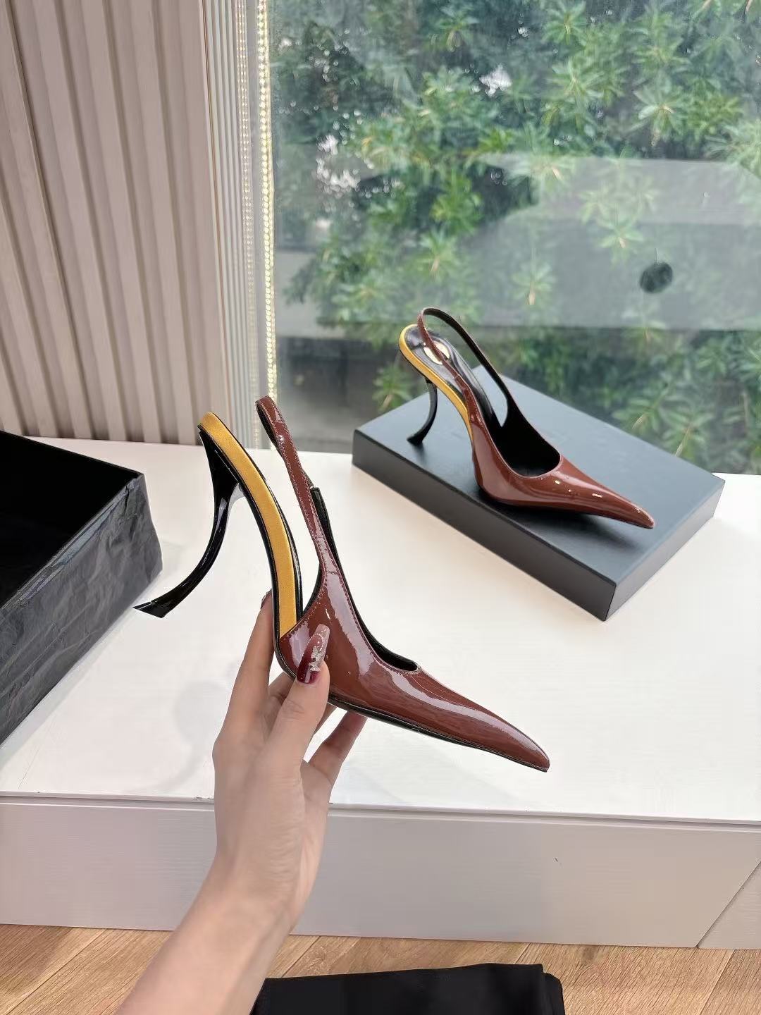 Saint Laurent Apolline Slingback Pumps