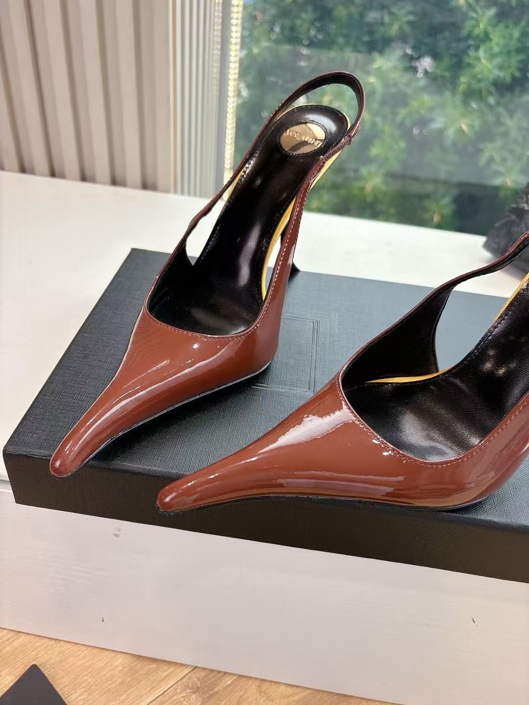 Saint Laurent Apolline Slingback Pumps