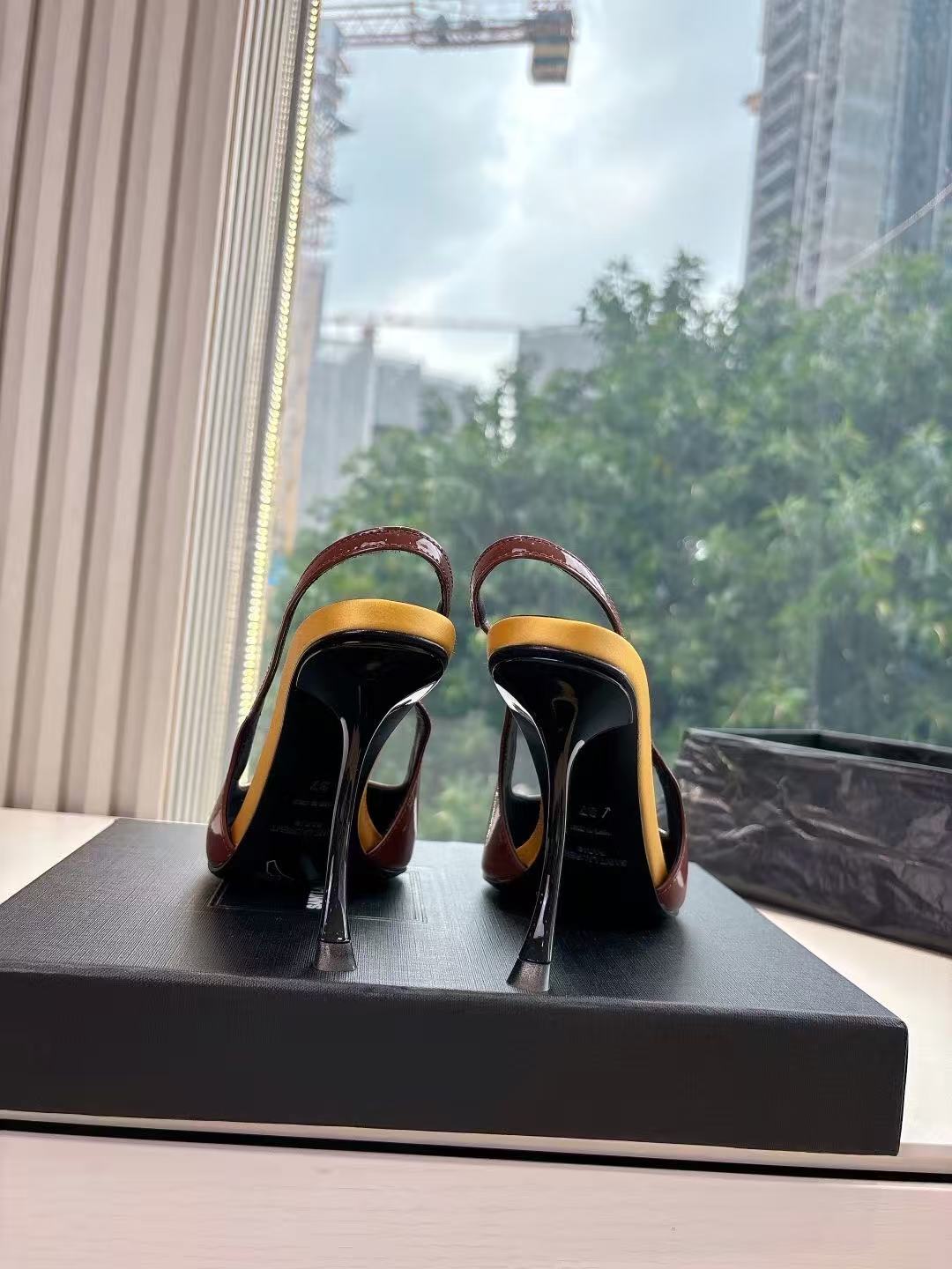 Saint Laurent Apolline Slingback Pumps