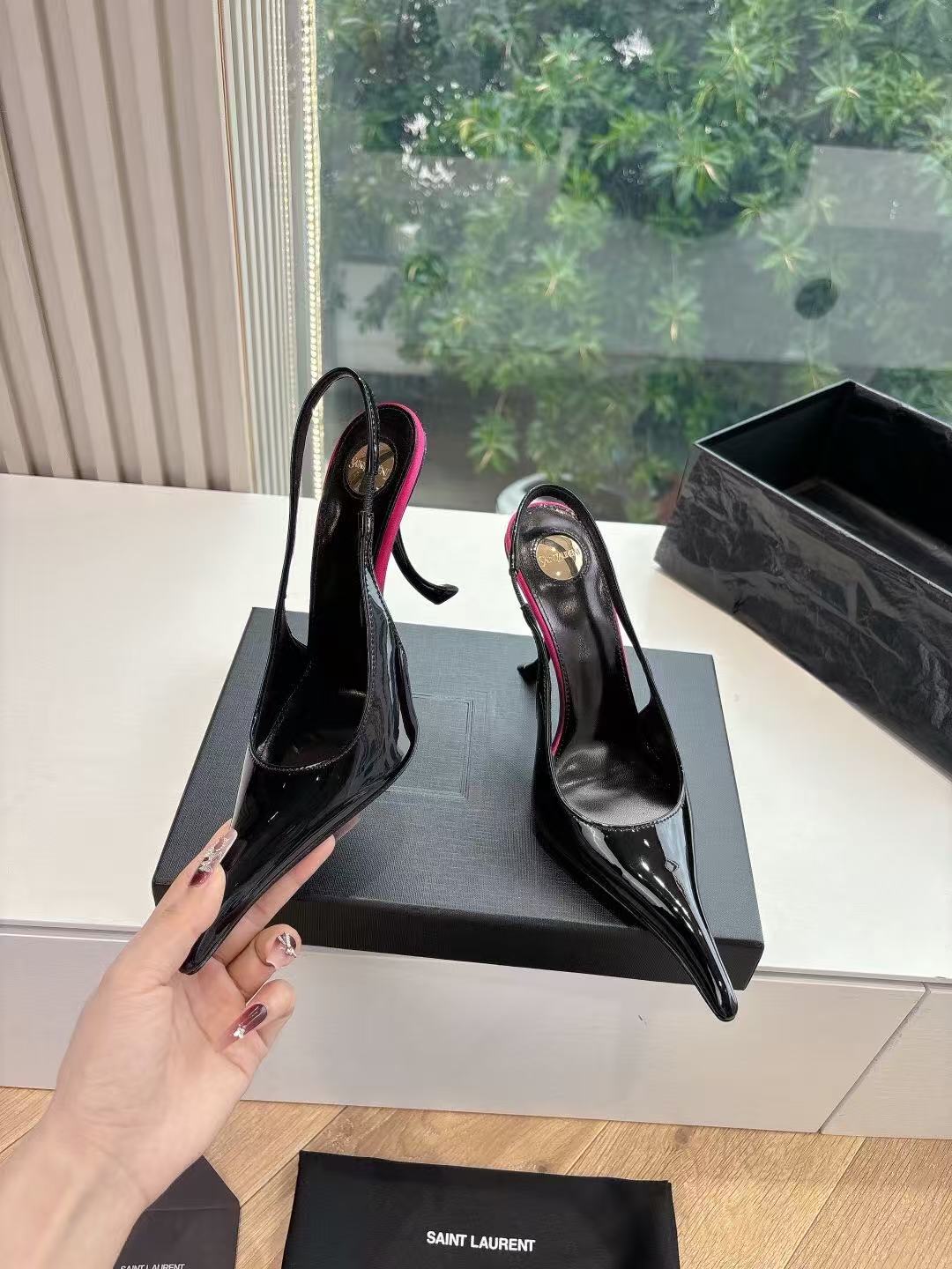 Saint Laurent Apolline Slingback Pumps