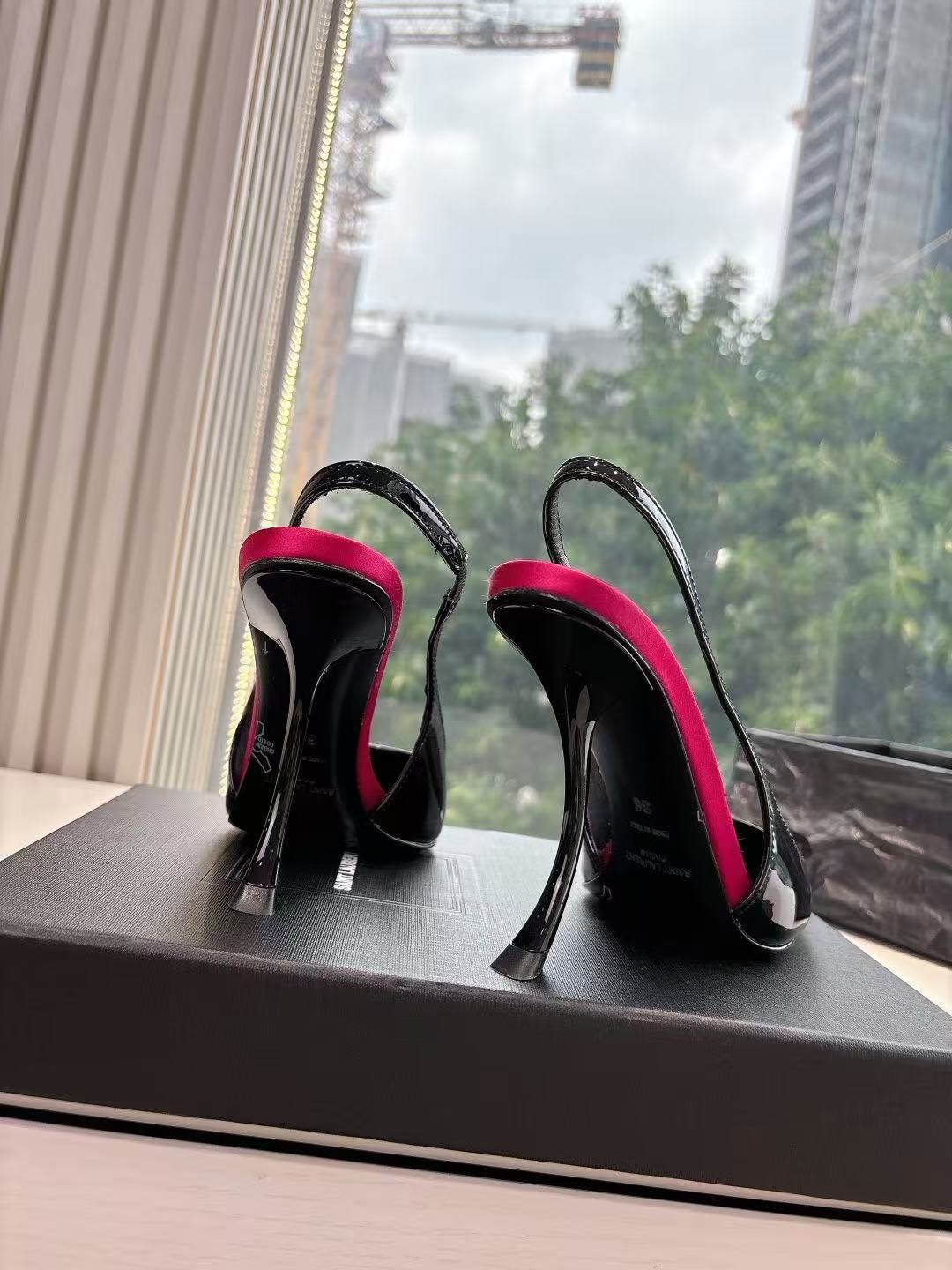 Saint Laurent Apolline Slingback Pumps