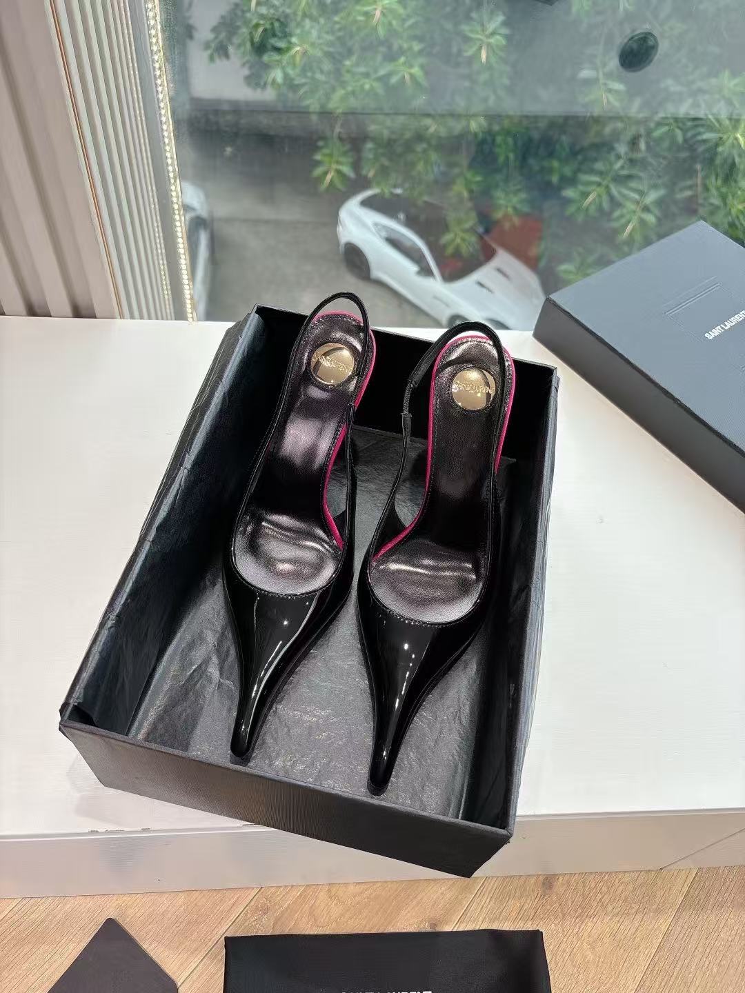 Saint Laurent Apolline Slingback Pumps