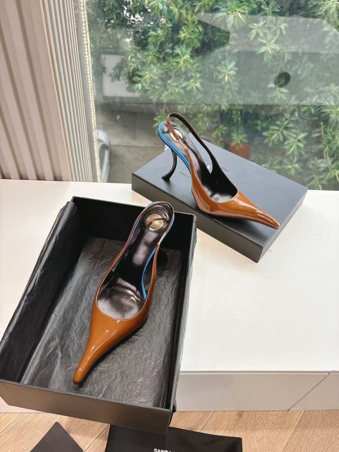 Saint Laurent Apolline Slingback Pumps