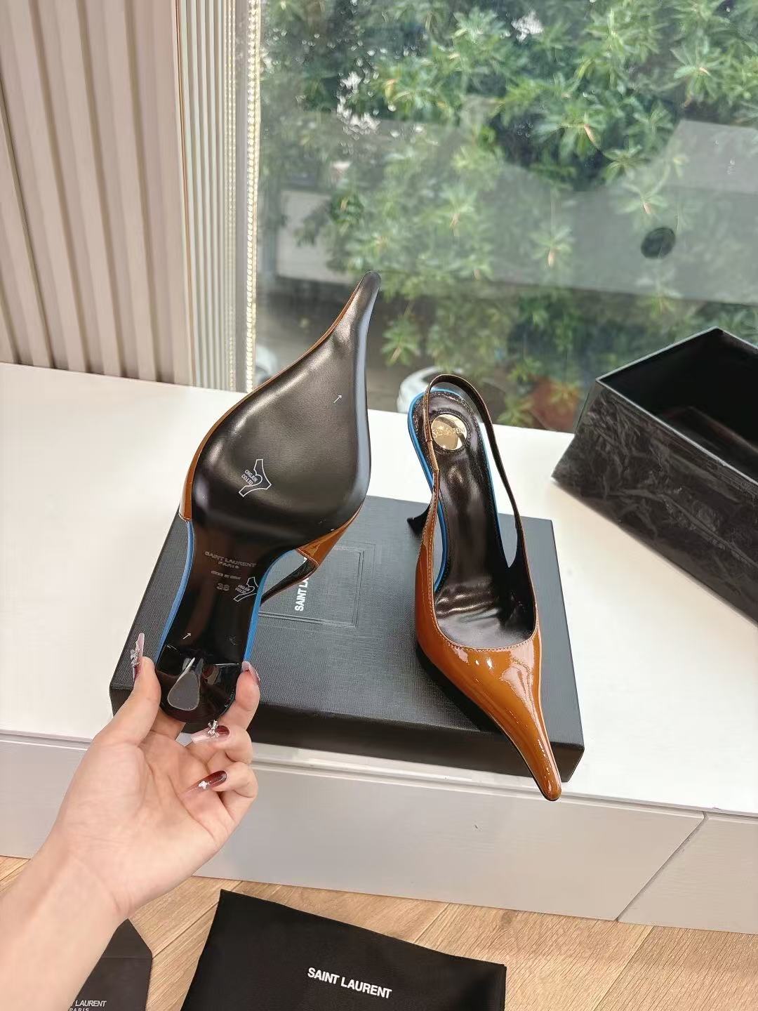 Saint Laurent Apolline Slingback Pumps