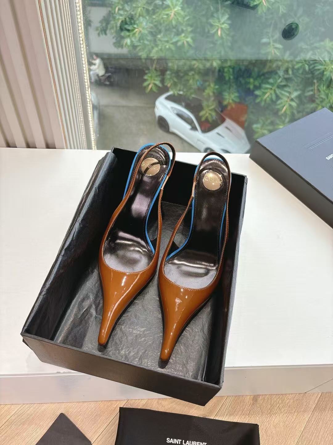 Saint Laurent Apolline Slingback Pumps