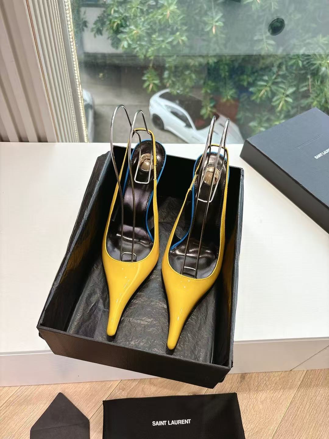 Saint Laurent Apolline Slingback Pumps
