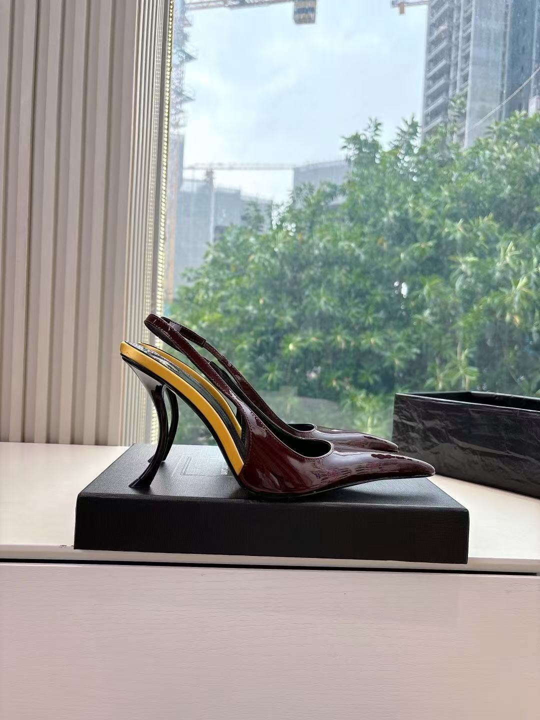 Saint Laurent Apolline Slingback Pumps