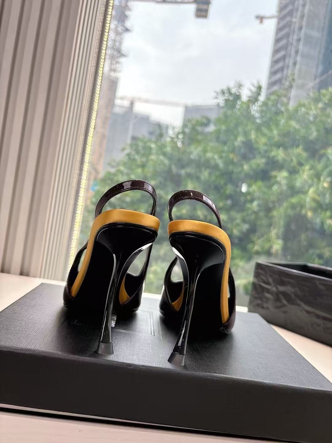 Saint Laurent Apolline Slingback Pumps