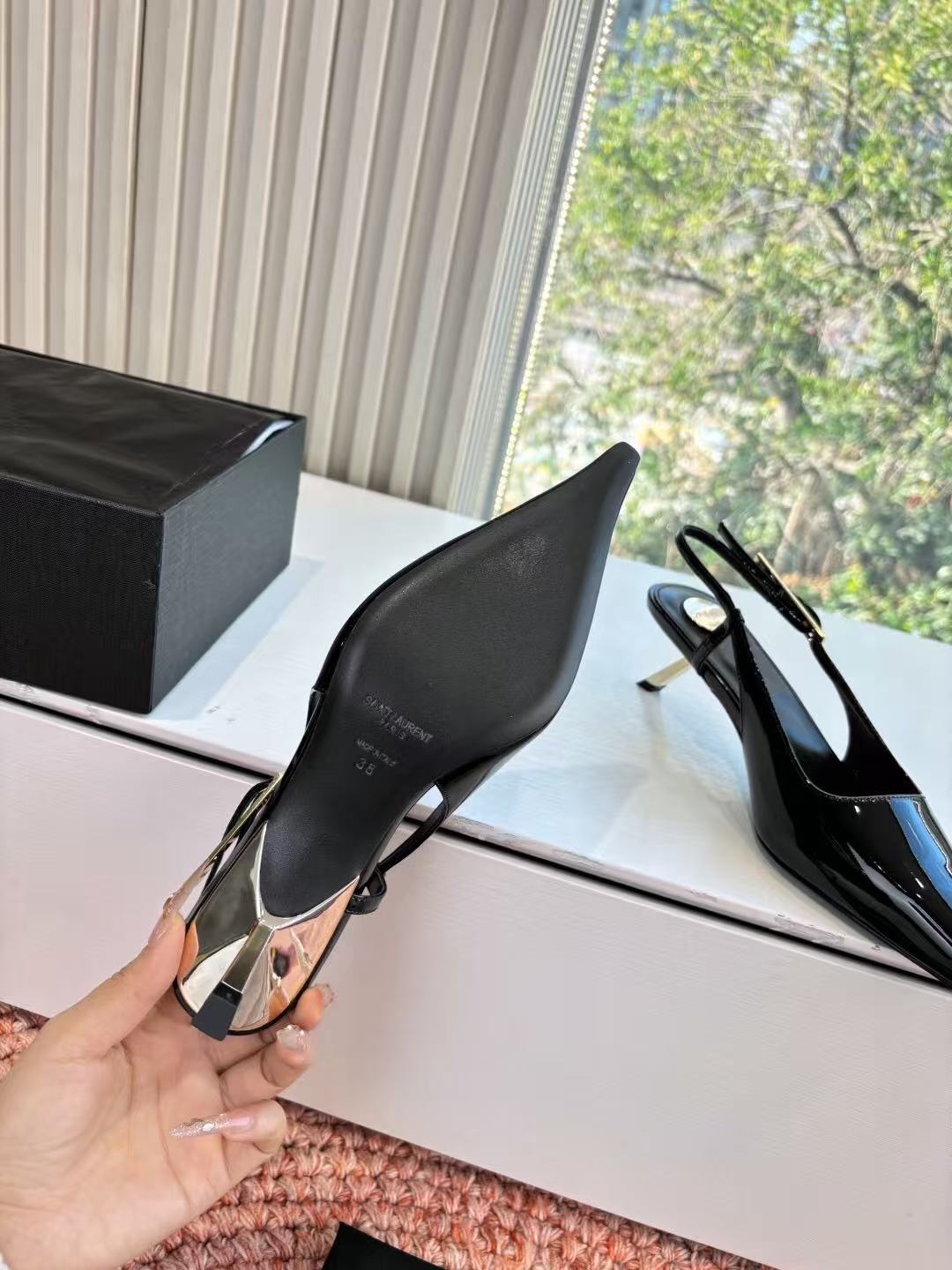 Saint Laurent Lee Slingback Pumps