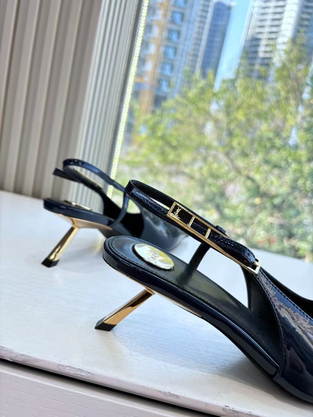 Saint Laurent Lee Slingback Pumps